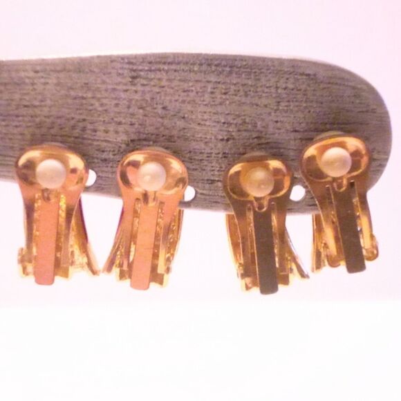 Two Pair of Red White and Blue Enamel Clip Earrings - Picture 4 of 4